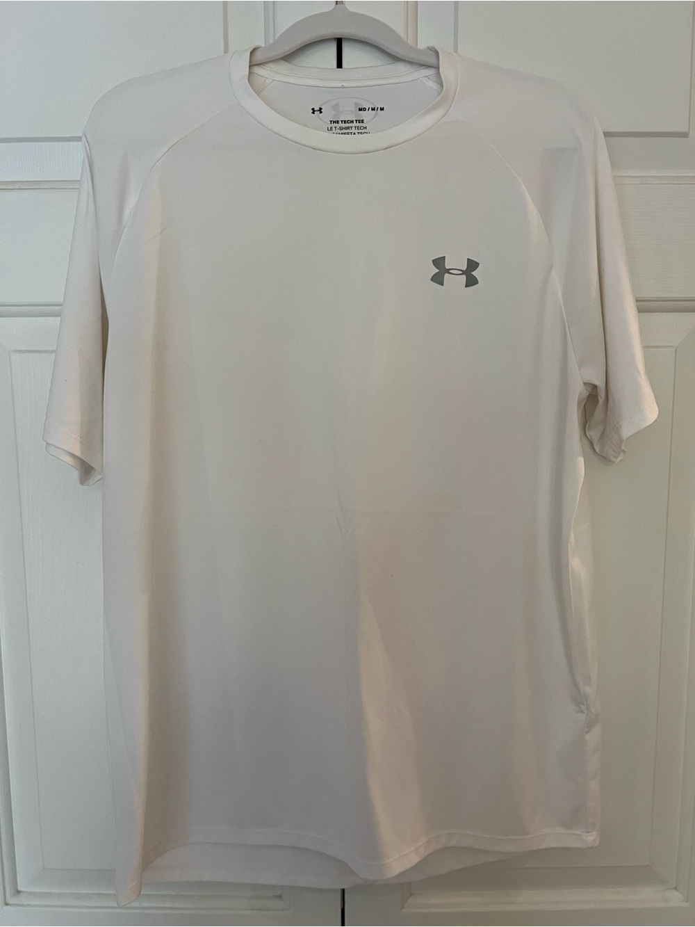 Under Armour White Short Sleeve Men’s Performance Shirt with Gray Logo Size M